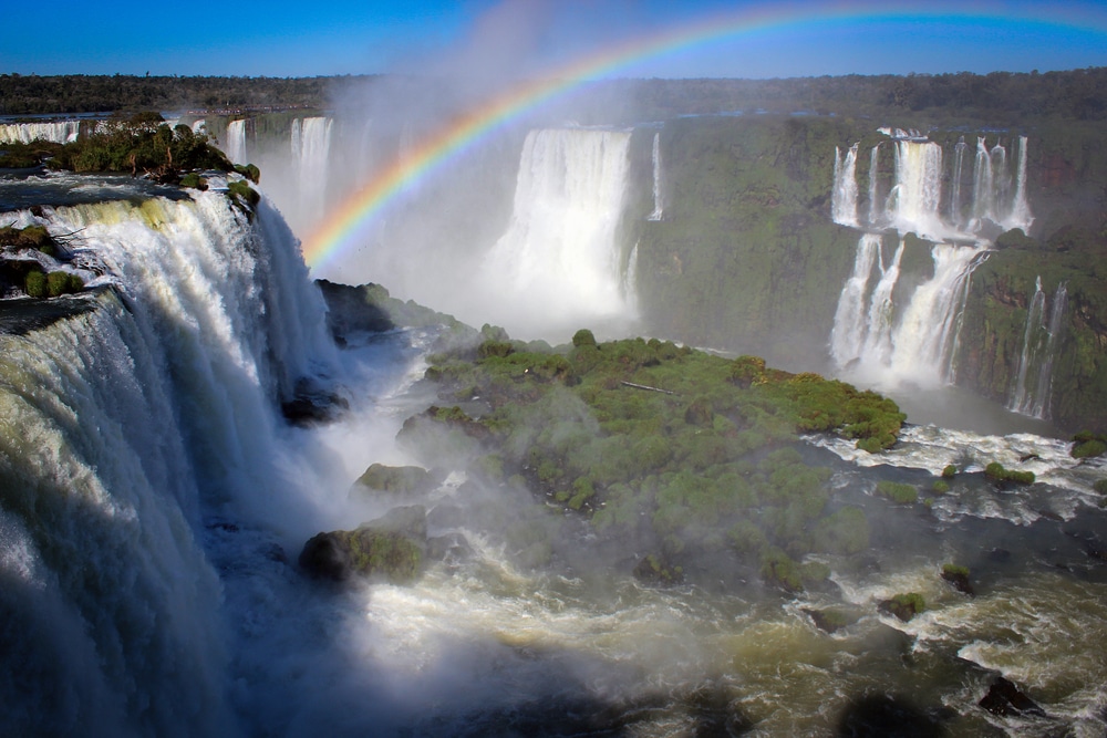 Traveling to Iguazu Falls on the Brazilian side 