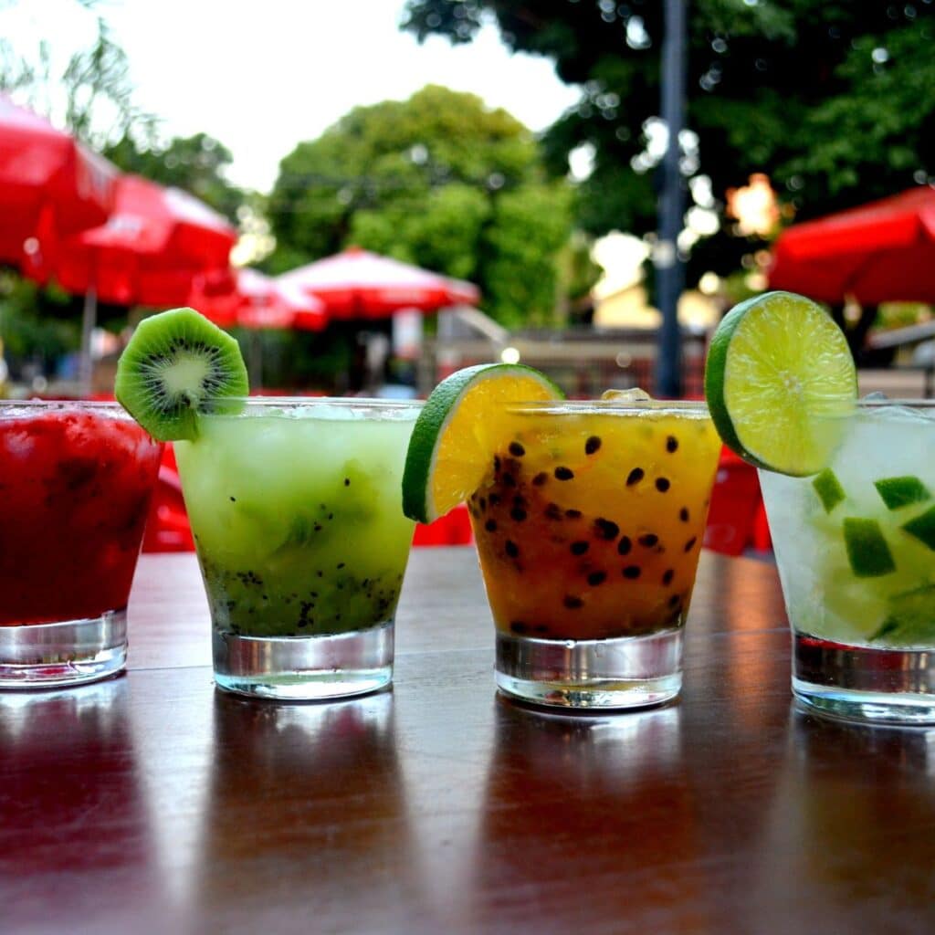 brazilian drinks alcoholic: We love to drink Caipirinha